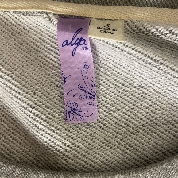 Francesca’s Ayla Grey  Embroidered Sleeve Sweatshirt Dress -Size Small - Picture 6 of 7